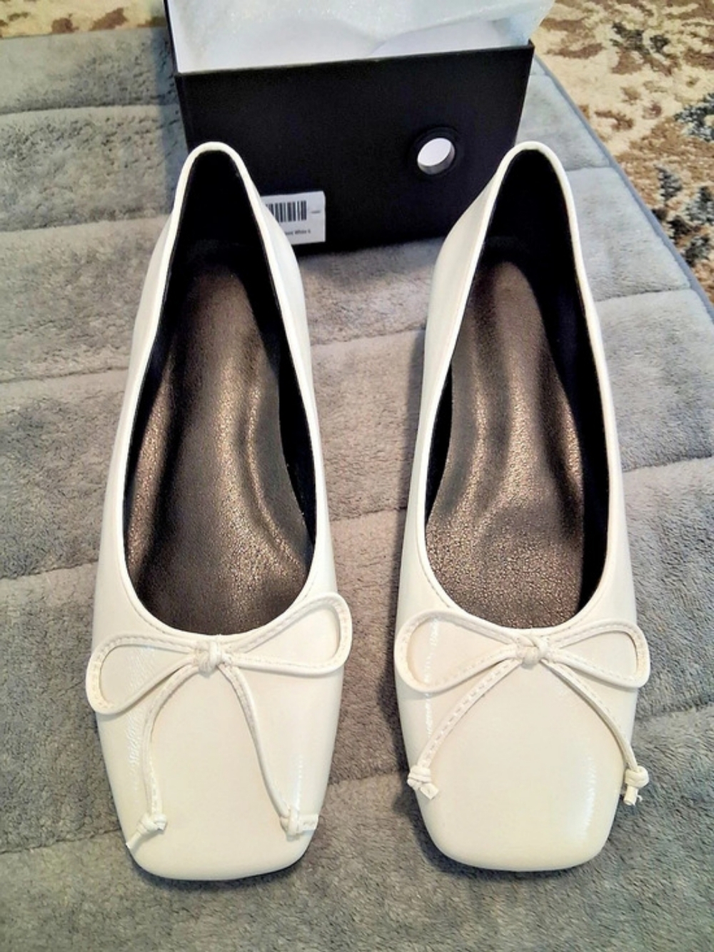 SHODENSE Fall Ballet Flats in White US 6 NWT